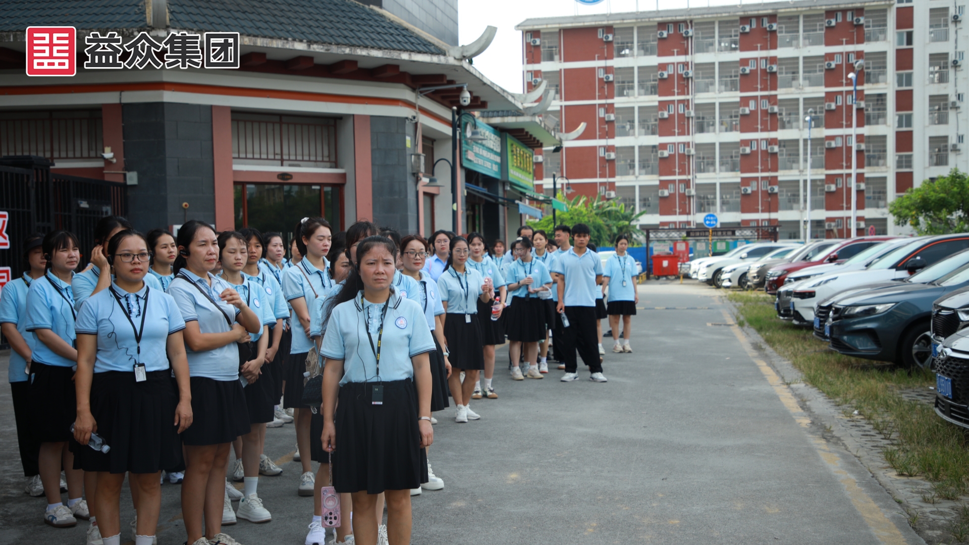 參觀益眾·尚城小區(qū)、右江區(qū)老鄉(xiāng)家園—迎龍易地扶貧搬遷安置小鎮(zhèn) (1)